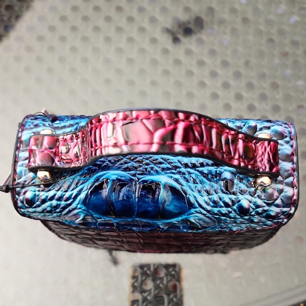 Vegan Leather Mini Crocodile-Embossed Handbag with Adjustable Crossbody Strap - Picture 3 of 7